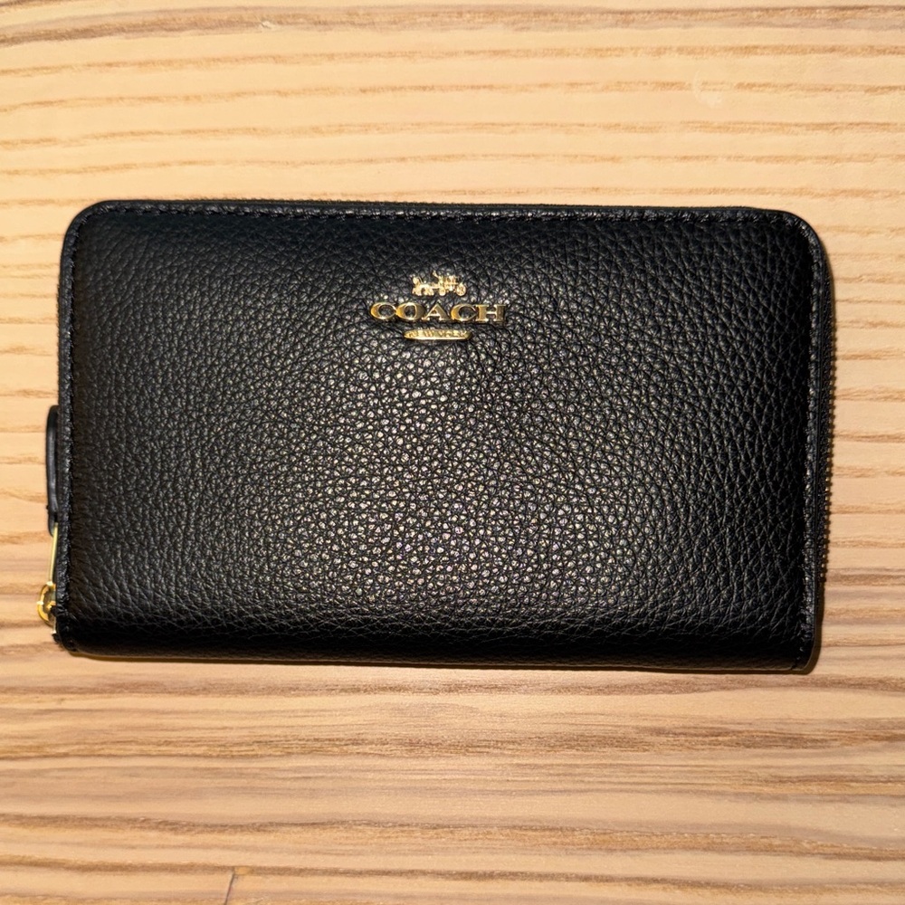 Coach Black Pebbled Leather Zip Around Wallet with Gold Hardware – New - Picture 2 of 7
